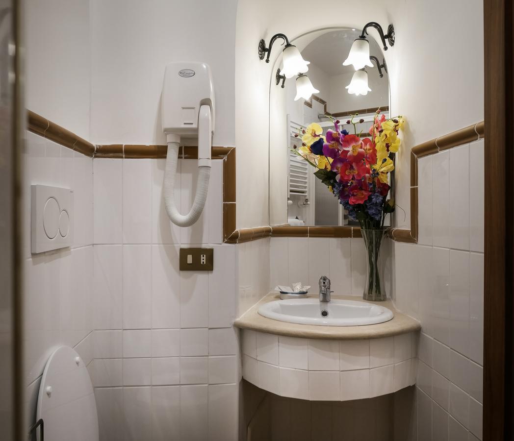 Hotel 4 Coronati Рим Екстер'єр фото